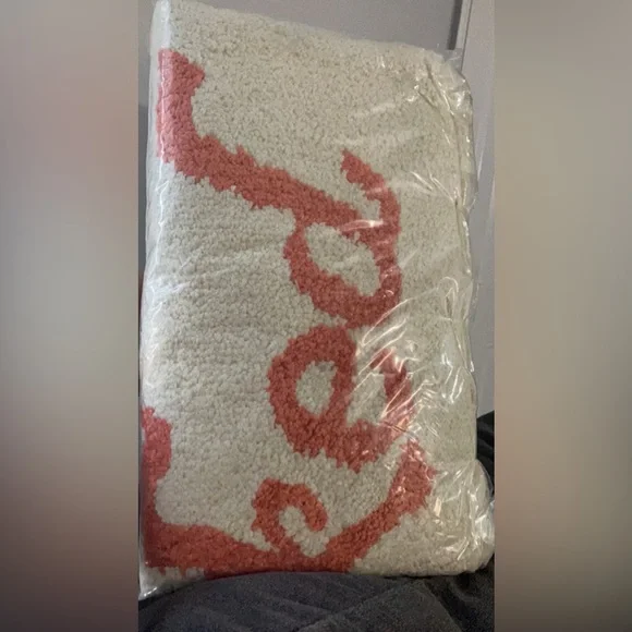 🍓🍓Shower Rug🍓🍓 - Picture 2 of 2